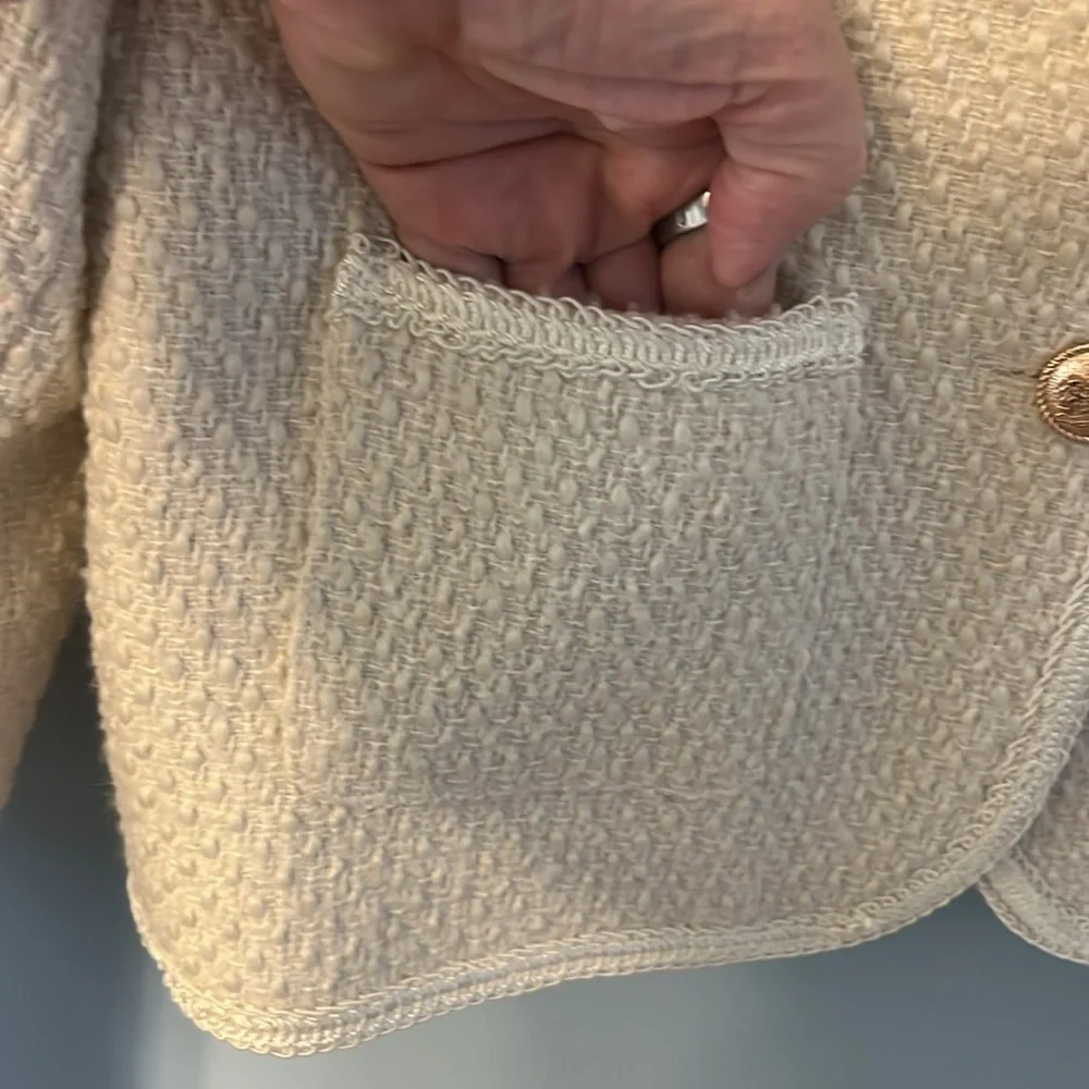 Cream Gold Cropped Blazer with Textured Fabric - Picture 3 of 9